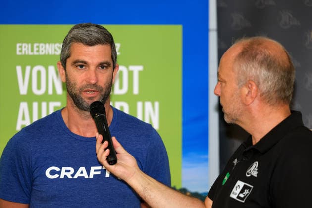 HANDBALL - HBL, Kiel, training camp GRAZ,AUSTRIA,31.JUL.26 - HANDBALL - HBL Handball-Bundesliga, THW Kiel, press conference, PK, Pressekonferenz Image shows head coach Benjamin Teras (BT Fuechse) and press officer Christian Robohm (Kiel).  GEPAxpictures xMarioxBuehner-Weinrauch