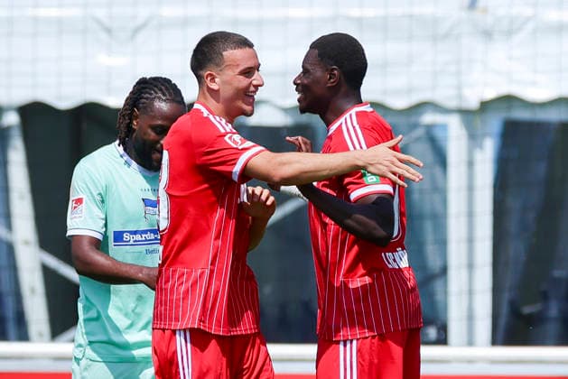 Ragnar Prince Friedel Ache (1. FC Köln) bejubelt seinen Treffer zum 1:0 mit Said El Mala (1. FC Köln), Friendly match, 1. FC Köln v Hertha BSC Berlin, Koasastadion am 31. July 2026 in St. Johann in Tirol, Österreich. (Foto von Marco Steinbrenner DeFodi Images) Ragnar Prince Friedel Ache (1. FC Köln) celebrates after scoring his teams first goal with Said El Mala (1. FC Köln), Friendly match, 1. FC Köln v Hertha BSC Berlin, Koasastadion, July 31, 2026 in St. Johann in Tirol, Austria. (Photo by Marco Steinbrenner DeFodi Images) - *** Ragnar Prince Friedel Ache of 1. FC Köln celebrates his goal to make it 1–0 with Said El Mala of 1. FC Köln, Friendly match, 1. FC Köln vs. Hertha BSC Berlin, Koasa Stadium on July 31, 2026, in St. Johann in Tirol, Austria. Photo by Marco Steinbrenner, DeFodi Images. Ragnar Prince Friedel Ache of 1. FC Köln celebrates after scoring his team’s first goal with Said El Mala of 1. FC Köln, Friendly match, 1 FC Köln vs. Hertha BSC Berlin, Koasa Stadium, July 31, 2026, in St. Johann in Tirol, Austria. Photo by Marco Steinbrenner, DeFodi Images