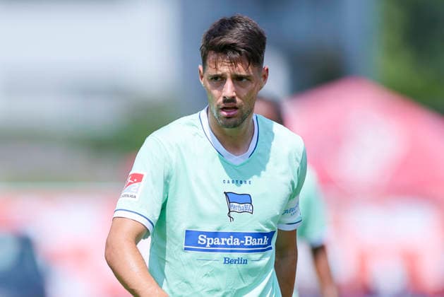 Josip Brekalo (Hertha BSC Berlin) schaut, Friendly match, 1. FC Köln v Hertha BSC Berlin, Koasastadion am 31. July 2026 in St. Johann in Tirol, Österreich. (Foto von Marco Steinbrenner DeFodi Images) Josip Brekalo (Hertha BSC Berlin) looks on, Friendly match, 1. FC Köln v Hertha BSC Berlin, Koasastadion, July 31, 2026 in St. Johann in Tirol, Austria. (Photo by Marco Steinbrenner DeFodi Images) - *** Josip Brekalo of Hertha BSC Berlin looks on, Friendly match, 1. FC Köln vs. Hertha BSC Berlin, Koasa Stadium on July 31, 2026, in St. Johann in Tirol, Austria. Photo by Marco Steinbrenner, DeFodi Images. Josip Brekalo of Hertha BSC Berlin looks on during a friendly match between 1 FC Köln and Hertha BSC Berlin at Koasa Stadium, July 31, 2026, in St. Johann in Tirol, Austria. Photo by Marco Steinbrenner, DeFodi Images