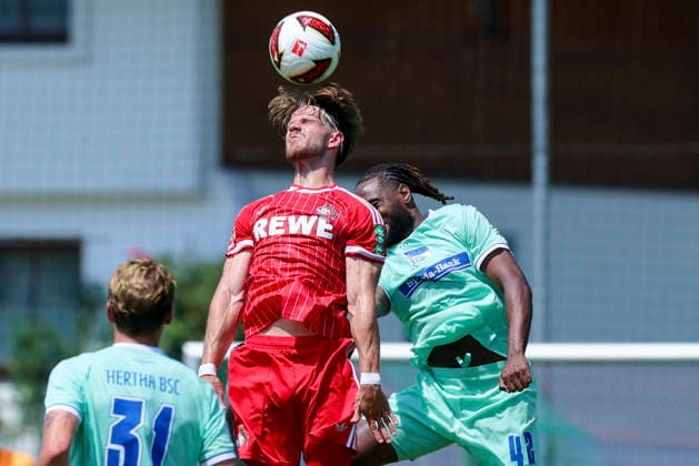 Jan Thielmann (1. FC Köln) und Deyovaisio Zeefuik (Hertha BSC Berlin) kämpfen um den Ball, Friendly match, 1. FC Köln v Hertha BSC Berlin, Koasastadion am 31. July 2026 in St. Johann in Tirol, Österreich. (Foto von Marco Steinbrenner DeFodi Images) Jan Thielmann (1. FC Köln) und Deyovaisio Zeefuik (Hertha BSC Berlin) battle for the ball, Friendly match, 1. FC Köln v Hertha BSC Berlin, Koasastadion, July 31, 2026 in St. Johann in Tirol, Austria. (Photo by Marco Steinbrenner DeFodi Images) - *** Jan Thielmann of 1 FC Köln and Deyovaisio Zeefuik of Hertha BSC Berlin battle for the ball, Friendly match, 1 FC Köln vs. Hertha BSC Berlin, Koasa Stadium on July 31, 2026, in St. Johann in Tirol, Austria. Photo by Marco Steinbrenner, DeFodi Images. Jan Thielmann of 1. FC Köln and Deyovaisio Zeefuik of Hertha BSC Berlin battle for the ball, Friendly match, 1 FC Köln vs. Hertha BSC Berlin, Koasastadion, July 31, 2026, in St. Johann in Tirol, Austria. Photo by Marco Steinbrenner, DeFodi Images