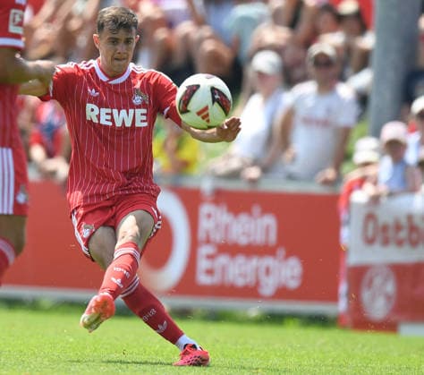 31.07.2026, xophax, Fussball 1.Bundesliga, 1.FC Koeln Trainingslager . Mannschaft des 1.FC Köln in Kitzbühel .Training in Sankt Johann. Freundschaftsspiel St.Johann in Tirol gegen Hertha BSC. 1.FC Köln - Hertha. Paul Okon - Engstler ( 1.FC Köln ) Kitzbühel *** July 31, 2026, xophax, Soccer, Bundesliga 1, 1. FC Köln Training Camp: 1. FC Köln team in Kitzbühel; training in Sankt Johann; friendly match in Sankt Johann in Tirol against Hertha BSC; 1. FC Köln; Hertha; Paul Okon; Engstler; 1. FC Köln; Kitzbühel