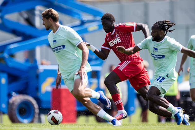 ST. JOHANN IN TIROL, AUSTRIA - JULY 31: Ragnar Ache (1. FC Koeln, 9) shooting to score the 1:0 goal against Deyovaisio Zeefuik (Hertha BSC Berlin, 42) defending during a friendly game between 1. FC Koeln vs. Hertha BSC Berlin at trainings camp of 1. FC Koeln in Kitzbuehel of season 2026 27 at Koasastadion on July 31, 2026 in St. Johann in Tirol, Austria. Austria Copyright: xSteffiexWunderlx