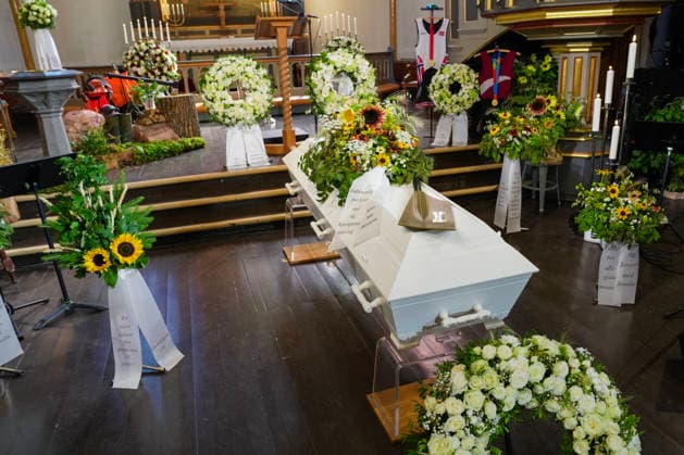 Funeral for rower Olaf Tufte Horten 20260731. Flowers and wreaths near the casket of NorwayÂ s Olympic and World rowing champion Olaf Tufte before his funeral service in Horten Church. Tufte died from a heart attack on 21 July, at the age of 50. He retired after the Tokyo Olympics in 2021, closing an elite international career lasting 26 seasons. Photo: Terje Bendiksby NTB POOL Horten Norway EDITORIAL USE ONLY. RESTRICTED USE FOR BETTING COMPANIES Ref:_SPOrM_v3i7Mr04.jpg *** Funeral for rower Olaf Tufte, Horten, July 31, 2026. Flowers and wreaths near the casket of Norway’s Olympic and World rowing champion Olaf Tufte before his funeral service at Horten Church. Tufte died of a heart attack on July 21, at the age of 50. He retired after the Tokyo Olympics in 2021, bringing to a close an elite international career spanning 26 seasons. Photo: Terje Bendiksby, NTB POOL, Horten, Norway. EDITORIAL USE ONLY. RESTRICTED USE FOR BETTING COMPANIES.  Copyright: xTerjexBendiksbyx xNTBx