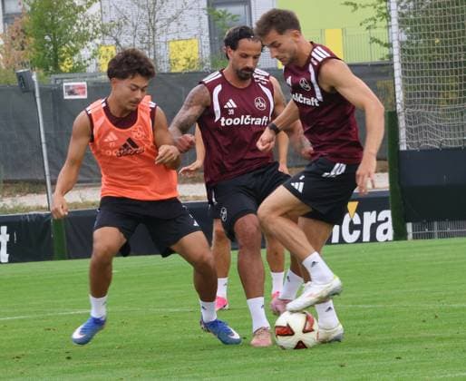 31.07.2026 - Fussball - 2. Fussball - Bundesliga - Saison 2026 2027 - 1. FC Nürnberg Nuernberg FCN ( Club ) - Training - Sportfoto Zink DoGe - xdoxgex - Justin von der Hitz (27, 1. FC Nürnberg FCN ) Adriano Grimaldi (39, 1. FC Nürnberg FCN ) Adam Markhiev (6, 1. FC Nürnberg FCN ) *** July 31, 2026 Soccer 2 Bundesliga 2026–2027 Season 1 FC Nuremberg Nuremberg FCN Club Training Sports Photo Zink DoGe xdoxgex Justin von der Hitz 27, 1 FC Nuremberg FCN Adriano Grimaldi 39, 1 FC Nuremberg FCN Adam Markhiev 6, 1 FC Nuremberg FCN