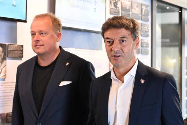 Spanish Santi Denia has become the new coach of the Czech national football team and the first foreign national to take this post as he signed a two-year contract with an option with the Czech Football Association in Prague, Czech Republic, July 31, 2026. At left is Czech Football Association Chairman David Trunda. (CTKxPhoto KaterinaxSulova) CTKPhotoP2026073104040  CTKPhotoP2026073104040