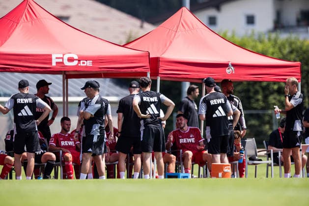 ST. JOHANN IN TIROL, AUSTRIA - JULY 31: Hydration break during a friendly game between 1. FC Koeln vs. Hertha BSC Berlin at trainings camp of 1. FC Koeln in Kitzbuehel of season 2026 27 at Koasastadion on July 31, 2026 in St. Johann in Tirol, Austria. Austria Copyright: xSteffiexWunderlx
