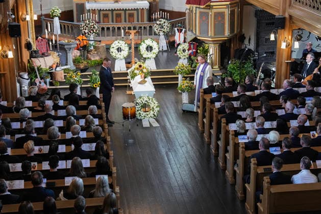 Funeral for rower Olaf Tufte Horten 20260731. Geir Aker drums before everyone else during Olaf Karl Tufte s funeral in Horten church on Friday. Photo: Terje Bendiksby NTB POOL Horten Norway EDITORIAL USE ONLY. RESTRICTED USE FOR BETTING COMPANIES Ref:_SPO3Kizld0uGiM.jpg *** Funeral for rower Olaf Tufte, Horten, July 31, 2026. Geir Aker plays the drums before everyone else during Olaf Karl Tufte’s funeral at Horten Church on Friday. Photo: Terje Bendiksby, NTB POOL, Horten, Norway. EDITORIAL USE ONLY. RESTRICTED USE FOR BETTING COMPANIES.  Copyright: xTerjexBendiksbyx xNTBx