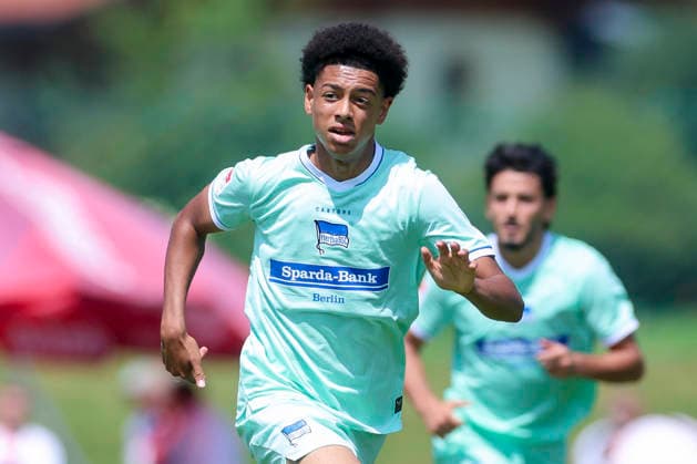 Jerome Diallo (Hertha BSC Berlin) schaut, Friendly match, 1. FC Köln v Hertha BSC Berlin, Koasastadion am 31. July 2026 in St. Johann in Tirol, Österreich. (Foto von Marco Steinbrenner DeFodi Images) Jerome Diallo (Hertha BSC Berlin) looks on, Friendly match, 1. FC Köln v Hertha BSC Berlin, Koasastadion, July 31, 2026 in St. Johann in Tirol, Austria. (Photo by Marco Steinbrenner DeFodi Images) - *** Jerome Diallo of Hertha BSC Berlin looks on, Friendly match, 1 FC Köln vs. Hertha BSC Berlin, Koasastadion on July 31, 2026, in St. Johann in Tirol, Austria. Photo by Marco Steinbrenner, DeFodi Images. Jerome Diallo of Hertha BSC Berlin looks on, Friendly match, 1 FC Köln vs. Hertha BSC Berlin, Koasastadion, July 31, 2026, in St. Johann in Tirol, Austria. Photo by Marco Steinbrenner, DeFodi Images