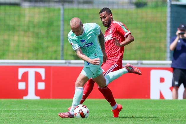 Jon Dagur Thorsteinsson (Hertha BSC Berlin) und Linton Maina (1. FC Köln) kämpfen um den Ball, Friendly match, 1. FC Köln v Hertha BSC Berlin, Koasastadion am 31. July 2026 in St. Johann in Tirol, Österreich. (Foto von Marco Steinbrenner DeFodi Images) Jon Dagur Thorsteinsson (Hertha BSC Berlin) und Linton Maina (1. FC Köln) battle for the ball, Friendly match, 1. FC Köln v Hertha BSC Berlin, Koasastadion, July 31, 2026 in St. Johann in Tirol, Austria. (Photo by Marco Steinbrenner DeFodi Images) - *** Jon Dagur Thorsteinsson of Hertha BSC Berlin and Linton Maina of 1. FC Köln battle for the ball, Friendly match, 1 FC Köln vs. Hertha BSC Berlin, Koasastadion on July 31, 2026, in St. Johann in Tirol, Austria. Photo by Marco Steinbrenner, DeFodi Images. Jon Dagur Thorsteinsson of Hertha BSC Berlin and Linton Maina of 1 FC Köln battle for the ball, Friendly match, 1 FC Köln vs. Hertha BSC Berlin, Koasastadion, July 31, 2026, in St. Johann in Tirol, Austria. Photo by Marco Steinbrenner, DeFodi Images