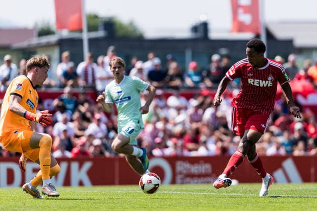 ST. JOHANN IN TIROL, AUSTRIA - JULY 31: Youssoupha Niang (1. FC Koeln, 38) shooting the ball during a friendly game between 1. FC Koeln vs. Hertha BSC Berlin at trainings camp of 1. FC Koeln in Kitzbuehel of season 2026 27 at Koasastadion on July 31, 2026 in St. Johann in Tirol, Austria. Austria Copyright: xSteffiexWunderlx