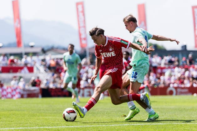 ST. JOHANN IN TIROL, AUSTRIA - JULY 31: Jonathan Friemel ( 1. FC Koeln, 39) controls the ball against Marten Winkler (Hertha BSC Berlin, 22) during a friendly game between 1. FC Koeln vs. Hertha BSC Berlin at trainings camp of 1. FC Koeln in Kitzbuehel of season 2026 27 at Koasastadion on July 31, 2026 in St. Johann in Tirol, Austria. Austria Copyright: xSteffiexWunderlx