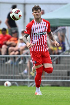 31.07.2026 - Fussball - Saison 2026 2027 - Testspiel Freundschaftsspiel Vorbereitungsspiel - SC Freiburg - SpVgg Greuther Fürth ( Kleeblatt ) - - Sportfoto Zink - xwoxzix - regulations prohibit any use of photographs as image sequences and or quasi-video - only for editorial use - Lukas Kübler (17, SC Freiburg ) Freisteller Einzelbild *** July 31, 2026 Soccer Season 2026–2027 Exhibition Match Friendly Match Preseason Match SC Freiburg vs. SpVgg Greuther Fürth Kleeblatt Sports Photo by Zink xwoxzix; regulations prohibit any use of photographs as image sequences and or quasi-video; for editorial use only. Lukas Kübler 17, SC Freiburg, cropped single image