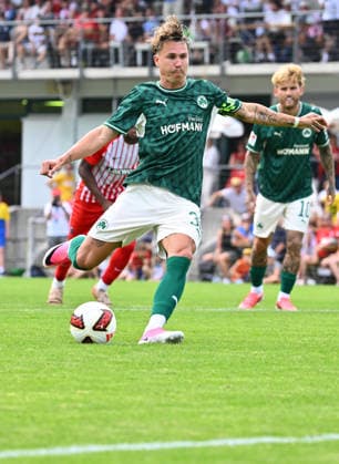31.07.2026 - Fussball - Saison 2026 2027 - Testspiel Freundschaftsspiel Vorbereitungsspiel - SC Freiburg - SpVgg Greuther Fürth ( Kleeblatt ) - - Sportfoto Zink - xwoxzix - regulations prohibit any use of photographs as image sequences and or quasi-video - only for editorial use - Felix Klaus (30, SpVgg Greuther Fürth ) erzielt Treffer Tor Torschuß zum 0:1 per Elfmeter Strafstoß *** July 31, 2026 Soccer Season 2026–2027 Exhibition Match Friendly Match Preseason Match SC Freiburg SpVgg Greuther Fürth Kleeblatt Sports Photo by Zink xwoxzix; regulations prohibit any use of photographs as image sequences and or quasi-video; for editorial use only. Felix Klaus 30, SpVgg Greuther Fürth scores a goal—a shot on goal resulting in a 0–1 lead via a penalty kick