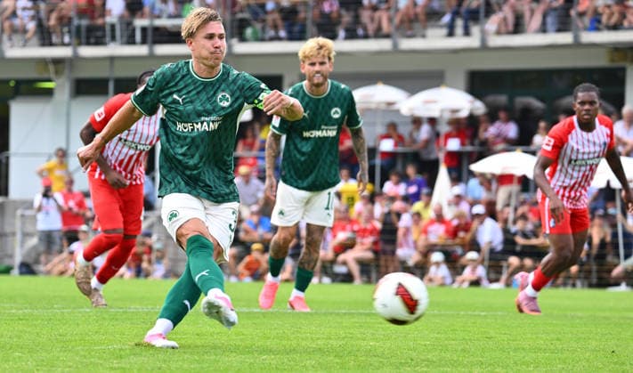31.07.2026 - Fussball - Saison 2026 2027 - Testspiel Freundschaftsspiel Vorbereitungsspiel - SC Freiburg - SpVgg Greuther Fürth ( Kleeblatt ) - - Sportfoto Zink - xwoxzix - regulations prohibit any use of photographs as image sequences and or quasi-video - only for editorial use - Felix Klaus (30, SpVgg Greuther Fürth ) erzielt Treffer Tor Torschuß zum 0:1 per Elfmeter Strafstoß *** July 31, 2026 Soccer Season 2026–2027 Exhibition Match Friendly Match Preseason Match SC Freiburg SpVgg Greuther Fürth Kleeblatt Sports Photo by Zink xwoxzix; regulations prohibit any use of photographs as image sequences and or quasi-video; for editorial use only. Felix Klaus 30, SpVgg Greuther Fürth scores a goal—a shot on goal resulting in a 0–1 lead via a penalty kick
