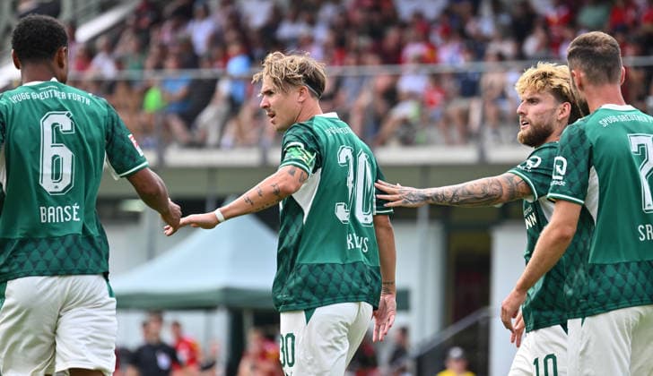 31.07.2026 - Fussball - Saison 2026 2027 - Testspiel Freundschaftsspiel Vorbereitungsspiel - SC Freiburg - SpVgg Greuther Fürth ( Kleeblatt ) - - Sportfoto Zink - xwoxzix - regulations prohibit any use of photographs as image sequences and or quasi-video - only for editorial use - Torjubel Jubel Freude nach Treffer Tor Torschuß zum 0:1 durch Felix Klaus (30, SpVgg Greuther Fürth ) - Sacha Banse Bansé (6, SpVgg Greuther Fürth ) Felix Klaus (30, SpVgg Greuther Fürth ) Ole Pohlmann (10, SpVgg Greuther Fürth ) *** July 31, 2026 Soccer Season 2026–2027 Exhibition Match Friendly Match Preseason Match SC Freiburg SpVgg Greuther Fürth Kleeblatt Sports Photo Zink xwoxzix Regulations prohibit any use of photographs as image sequences and or quasi-video; for editorial use only Goal Celebration Celebration, joy after a goal; shot on goal for the 0–1 by Felix Klaus (30), SpVgg Greuther Fürth; Sacha Banse Bansé (6), SpVgg Greuther Fürth; Felix Klaus (30), SpVgg Greuther Fürth; Ole Pohlmann (10), SpVgg Greuther Fürth