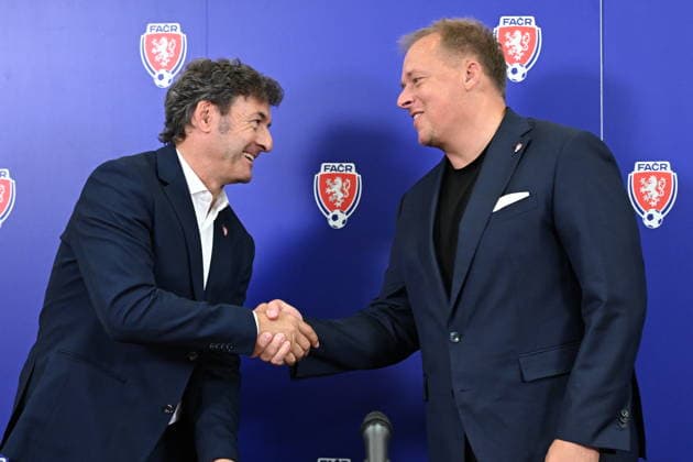 Spanish Santi Denia has become the new coach of the Czech national football team and the first foreign national to take this post as he signed a two-year contract with an option with the Czech Football Association in Prague, Czech Republic, July 31, 2026. At right is Czech Football Association Chairman David Trunda. (CTKxPhoto KaterinaxSulova) CTKPhotoP2026073104504  CTKPhotoP2026073104504