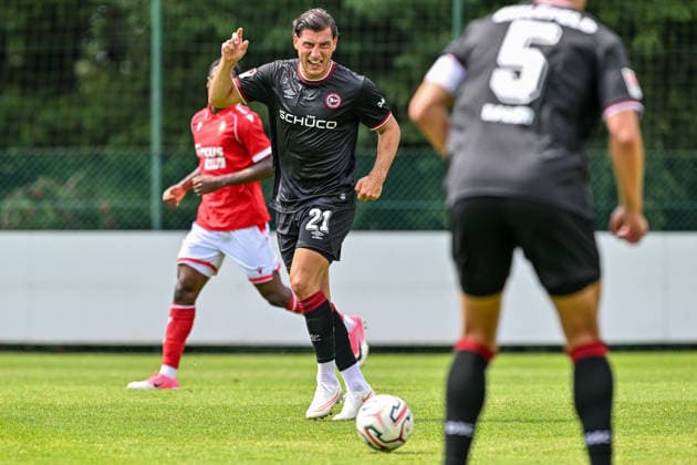 260731 Standard de Liege vs Arminia Bielefeld Stefano Russo (21) of Arminia Bielefeld during a friendly soccer game in the preparations ahead of the Jupiler Pro League season 2026 - 2027 between Standard de Liege and Arminia Bielefeld from Germany on July 31 , 2026 in Liege, Belgium. (Photo by Stijn Audooren Isosport) Liege SL16 Football Campus Liege Belgium  Copyright: xIsosportxStijnxAudoorenx