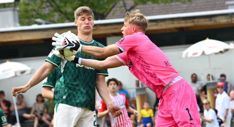31.07.2026 - Fussball - Saison 2026 2027 - Testspiel Freundschaftsspiel Vorbereitungsspiel - SC Freiburg - SpVgg Greuther Fürth ( Kleeblatt ) - - Sportfoto Zink - xwoxzix - regulations prohibit any use of photographs as image sequences and or quasi-video - only for editorial use - Krisztian Keresztes (29, SpVgg Greuther Fürth ) Florian Hellstern (1, SpVgg Greuther Fürth ) *** July 31, 2026 Soccer Season 2026–2027 Exhibition Match Friendly Match Preseason Match SC Freiburg SpVgg Greuther Fürth Kleeblatt Sports Photo Zink xwoxzix Regulations prohibit any use of photographs as image sequences and or quasi-video; for editorial use only Krisztian Keresztes 29, SpVgg Greuther Fürth; Florian Hellstern 1, SpVgg Greuther Fürth