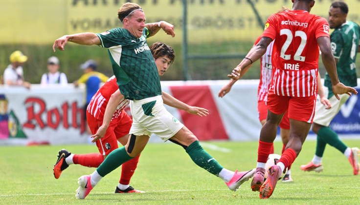 31.07.2026 - Fussball - Saison 2026 2027 - Testspiel Freundschaftsspiel Vorbereitungsspiel - SC Freiburg - SpVgg Greuther Fürth ( Kleeblatt ) - - Sportfoto Zink - xwoxzix - regulations prohibit any use of photographs as image sequences and or quasi-video - only for editorial use - Felix Klaus (30, SpVgg Greuther Fürth ) vor Yuito Suzuki (14, SC Freiburg ) *** July 31, 2026 Soccer Season 2026–2027 Exhibition Match Friendly Match Preseason Match SC Freiburg SpVgg Greuther Fürth Kleeblatt Sports Photo by Zink xwoxzix; regulations prohibit any use of photographs as image sequences and or quasi-video; for editorial use only. Felix Klaus 30, SpVgg Greuther Fürth in front of Yuito Suzuki 14, SC Freiburg