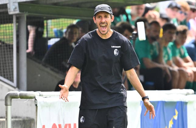 31.07.2026 - Fussball - Saison 2026 2027 - Testspiel Freundschaftsspiel Vorbereitungsspiel - SC Freiburg - SpVgg Greuther Fürth ( Kleeblatt ) - - Sportfoto Zink - xwoxzix - regulations prohibit any use of photographs as image sequences and or quasi-video - only for editorial use - Julian Schuster ( Trainer SC Freiburg ) ruft schreit brüllt *** July 31, 2026 Soccer Season 2026–2027 Exhibition Match Friendly Match Preseason Match SC Freiburg vs. SpVgg Greuther Fürth Kleeblatt Sports Photo by Zink xwoxzix; regulations prohibit any use of photographs as image sequences and or quasi-video; for editorial use only. Julian Schuster, Coach SC Freiburg shouts, screams, roars