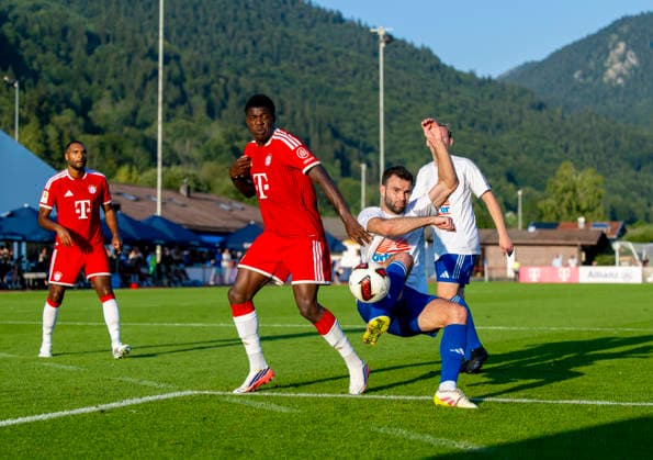 30.07.2026, Fussball Bundesliga 2026 2027, Trainingslager FC Bayern München in Rottach-Egern am Tegernsee (Bayern). Testspiel FC Rottach Egern - FC Bayern München, Bastian Assomo (li,Bayern München) im Zweikampf *** July 30, 2026, 2026–2027 Bundesliga, FC Bayern Munich training camp in Rottach Egern on Lake Tegernsee, Bavaria; friendly match between FC Rottach Egern and FC Bayern Munich; Bastian Assomo (left); FC Bayern Munich in a tackle