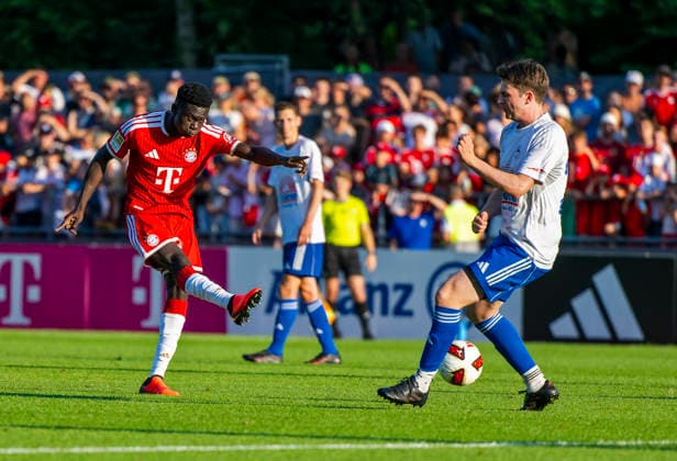 30.07.2026, Fussball Bundesliga 2026 2027, Trainingslager FC Bayern München in Rottach-Egern am Tegernsee (Bayern). Testspiel FC Rottach Egern - FC Bayern München, li: Bara Ndiaye (Bayern München) Schuss *** July 30, 2026, 2026–2027 Bundesliga, FC Bayern Munich training camp in Rottach Egern on Lake Tegernsee, Bavaria; friendly match between FC Rottach Egern and FC Bayern Munich; Bara Ndiaye (left) takes a shot for Bayern Munich