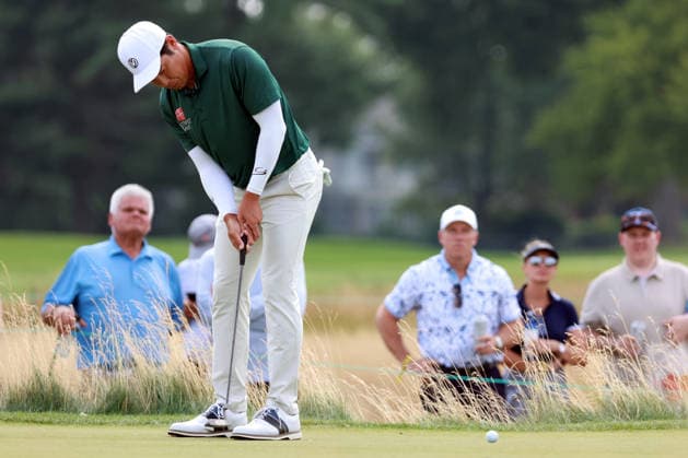 U.S. Senior Open Championship DETROIT, MICHIGAN - JULY 30: Jeffrey Kang of Los Angeles, California putts on the 16th green during the first round of the Rocket Classic 2026 at the Detroit Golf Club in Detroit, Michigan, USA, July 30, 2026. Detoit Michian United States  Copyright: xAmyxLemusx originalFilename:lemus-ussenior260730_np9XV.jpg