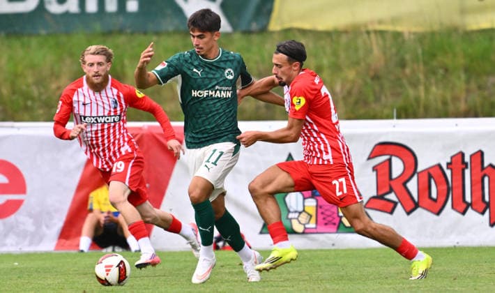 31.07.2026 - Fussball - Saison 2026 2027 - Testspiel Freundschaftsspiel Vorbereitungsspiel - SC Freiburg - SpVgg Greuther Fürth ( Kleeblatt ) - - Sportfoto Zink - xwoxzix - regulations prohibit any use of photographs as image sequences and or quasi-video - only for editorial use - Aaron Keller (11, SpVgg Greuther Fürth ) gegen Niklas Beste (19, SC Freiburg , links ) Berkay Yilmaz (27, SC Freiburg , rechts ) *** July 31, 2026 Soccer Season 2026–2027 Exhibition Match Friendly Match Preseason Match SC Freiburg vs. SpVgg Greuther Fürth Kleeblatt Sports Photo by Zink xwoxzix; regulations prohibit any use of photographs as image sequences and or quasi-video; for editorial use only. Aaron Keller 11, SpVgg Greuther Fürth vs. Niklas Beste 19, SC Freiburg; on the left, Berkay Yilmaz 27, SC Freiburg; on the right