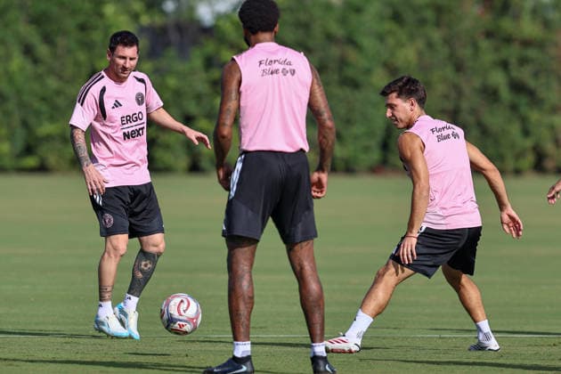 FORT LAUDERDALE, FL - JULY 31: Lionel Messi (10)(L) and Facundo Mura (4)(R) of Inter Miami CF are seen during an Inter Miami Training Session at Florida Blue Training Center on July 31, 2026 in Fort Lauderdale, Florida. (Photo by Chris Arjoon Icon Sportswire) SOCCER: JULY 31 Inter Miami CF Training EDITORIAL USE ONLY Icon26073100000007