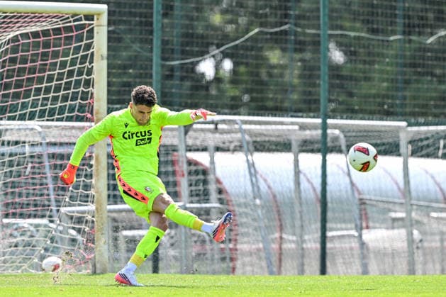 260731 Standard de Liege vs Arminia Bielefeld Belmin Dizdarevic (35) of Standard CL during a friendly soccer game in the preparations ahead of the Jupiler Pro League season 2026 - 2027 between Standard de Liege and Arminia Bielefeld from Germany on July 31 , 2026 in Liege, Belgium. (Photo by Stijn Audooren Isosport) Liege SL16 Football Campus Liege Belgium  Copyright: xIsosportxStijnxAudoorenx