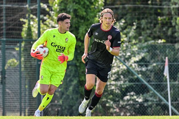 260731 Standard de Liege vs Arminia Bielefeld Belmin Dizdarevic (35) of Standard CL and Roberts Uldrikis (28) of Arminia Bielefeld during a friendly soccer game in the preparations ahead of the Jupiler Pro League season 2026 - 2027 between Standard de Liege and Arminia Bielefeld from Germany on July 31 , 2026 in Liege, Belgium. (Photo by Stijn Audooren Isosport) Liege SL16 Football Campus Liege Belgium  Copyright: xIsosportxStijnxAudoorenx