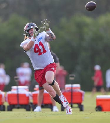 July 31, 2026: Tampa Bay Buccaneers tight end Ko Kieft (41) catches a pass during training camp at AdventHeath Training Center in Tampa, FL. Taylor McFee CSM Tampa USA - ZUMAc04_ 20260731_zma_c04_074 Copyright: xTaylorxMcfeex