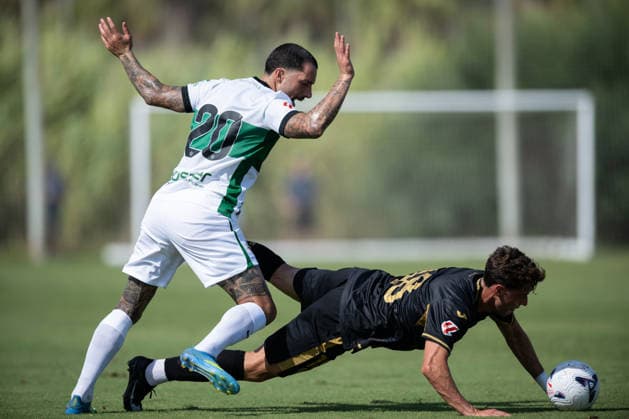 Tete Morente of Elche and Enol of Cordoba during preseason friendly match between Elche CF v Cordoba CF played at Oliva, Valencia on July 31, 2026 in Spain Oliva Valenci Spain *** Tete Morente of Elche and Enol of Córdoba during a preseason friendly match between Elche CF and Córdoba CF played in Oliva, Valencia, on July 31, 2026, in Spain (Oliva, Valencia, Spain) Copyright: xVicentexVidalx xAgenciaxLOFx