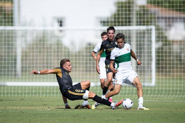 Isma Ruiz of Cordoba and Ali Houary of Elche during preseason friendly match between Elche CF v Cordoba CF played at Oliva, Valencia on July 31, 2026 in Spain Oliva Valenci Spain *** Isma Ruiz of Córdoba and Ali Houary of Elche during a preseason friendly match between Elche CF and Córdoba CF played in Oliva, Valencia, on July 31, 2026, in Spain (Oliva, Valencia, Spain) Copyright: xVicentexVidalx xAgenciaxLOFx