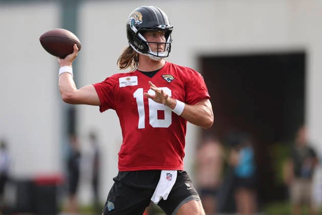 JACKSONVILLE, FL - JULY 31: Jacksonville Jaguars quarterback Trevor Lawrence (16) throws a pass during training camp on July 31, 2026 at the Miller Electric Center in Jacksonville, Fl. (Photo by David Rosenblum Icon Sportswire) NFL, American Football Herren, USA JUL 31 Jaguars Training Camp EDITORIAL USE ONLY Icon260731227491