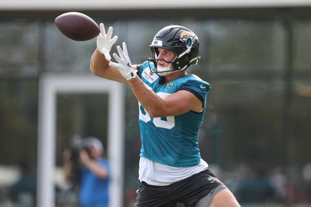 JACKSONVILLE, FL - JULY 31: Jacksonville Jaguars tight end Tanner Koziol (89) catches a pass during training camp on July 31, 2026 at the Miller Electric Center in Jacksonville, Fl. (Photo by David Rosenblum Icon Sportswire) NFL, American Football Herren, USA JUL 31 Jaguars Training Camp EDITORIAL USE ONLY Icon260731227498