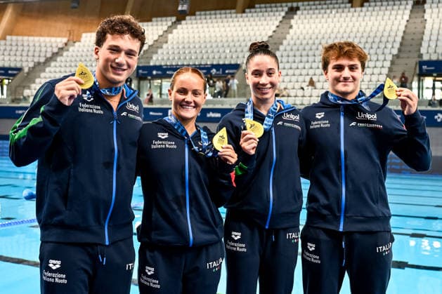 Matteo Santoro, Chiara Pellacani, Sarah Jodoin Di Maria, Raffaele Pelligra of Italy show the gold medal after competing in the diving Team Event Mixed Final during the European Aquatics Championships at the Olympic Aquatic Center in Paris (France), July 31, 2026. Andrea Staccioli Deepbluemedia Insidefoto