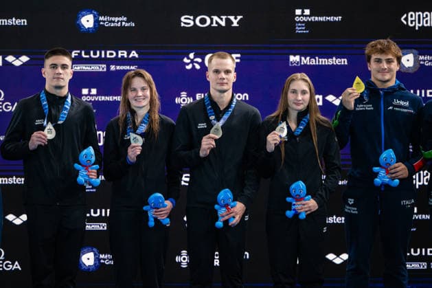 Nadezhda Trifonova, Grigorii Ivanov, Ekaterina Beliaeva, Rusian Ternovoi of Neutral Athletes B attend the medal ceremony of the Diving Mixed Team Event Final during the European Aquatics Championships at the Olympic Aquatic Center in Paris (France), July 31, 2026. Andrea Masini Deepbluemedia Insidefoto