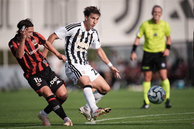 Ogc Nice s Laurent Abergel fights for the ball with Juventus Fabio Miretti during the pre-seasone soccer match between Juventus and Nizza at the Juventus Training Center in Turin, north west Italy - Friday, July 31, 2026. - Soccer .  Copyright: xMarcoxAlpozzi LaPressex