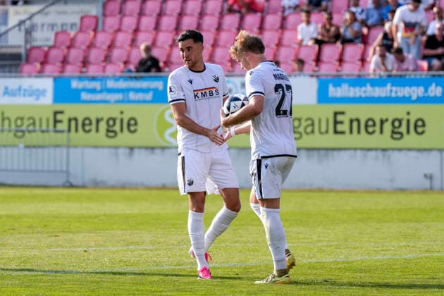 v.li.: David Mamutovic (SVS, 7), Stefan Maderer (SVS, 27), Spieler vom SV Sandhausen (SVS), jubeln über das Tor zum 2:0, Jubel, Torjubel, Torerfolg, celebrate the goal, goal, celebration, jubelt ueber das Tor, Freuen, Freude, freut sich, optimistisch, positiv, Spielszene, Highlight, Action, Aktion, 31.07.2026, Sandhausen (Deutschland), Fussball, bfv-Verbandspokal, 3. Runde, SV Sandhausen - TSG 1862 09 Weinheim *** From left: David Mamutovic (SVS), 7; Stefan Maderer (SVS), 27; players from SV Sandhausen (SVS) celebrate the 2-0 goal, Celebration, goal celebration, goal scored, celebrating the goal, goal, celebration, celebrating the goal, joy, happiness, happy, optimistic, positive, game scene, highlight, action, July 31, 2026, Sandhausen, Germany, soccer, bfv Association Cup, 3rd round, SV Sandhausen vs. TSG 1862 09 Weinheim xozx