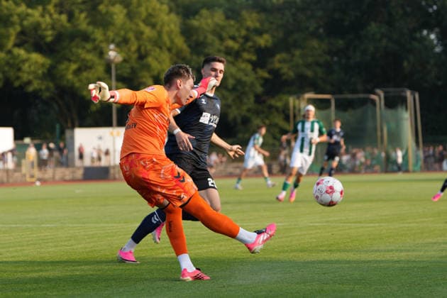 Fußball I Herren I Saison 2026-2027 I Regionalliga Nord I 1. Spieltag I SV Werder Bremen U23 - VfB Oldenburg I 31.07.2026 Tim Taddäus Hüneke (1, SV Werder Bremen II) gegen Mats Facklam (29, VfB Oldenburg) Bremen Stadiongelände Platz 11 Bremen Deutschland *** Soccer I Men s I 2026–2027 Season I Regionalliga Nord I Matchday 1 I SV Werder Bremen U23 vs. VfB Oldenburg I July 31, 2026 Tim Taddäus Hüneke 1, SV Werder Bremen II vs. Mats Facklam 29, VfB Oldenburg, Bremen Stadium Complex, Field 11, Bremen, Germany Copyright: xLobeca JonasxBoningx