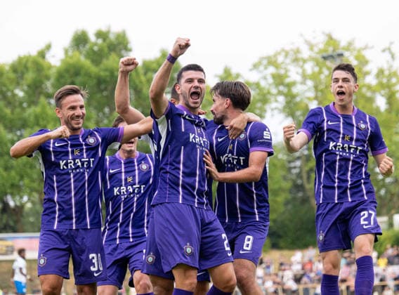 Fussball, Herren, Saison 2026 2027, Regionalliga Nordost (2. Spieltag), SV Tasmania Berlin - FC Erzgebirge Aue, v.l. Simon Skarlatidis (Aue), Patrick Kapp (Aue), Stylianos Kokovas (Aue), Nils Lihsek (Aue), Tim Maciejewski (Aue), Jubel nach Tor zum 0:1, 31.07. 2026, *** Soccer, Men s, 2026–2027 Season, Regionalliga Nordost, Matchday 2, SV Tasmania Berlin vs. FC Erzgebirge Aue; from left: Simon Skarlatidis (Aue), Patrick Kapp (Aue), Stylianos Kokovas (Aue), Nils Lihsek (Aue), Tim Maciejewski (Aue), celebration after the 0–1 goal, July 31, 2026, Copyright: xSebastianxRäppold MatthiasxKochx
