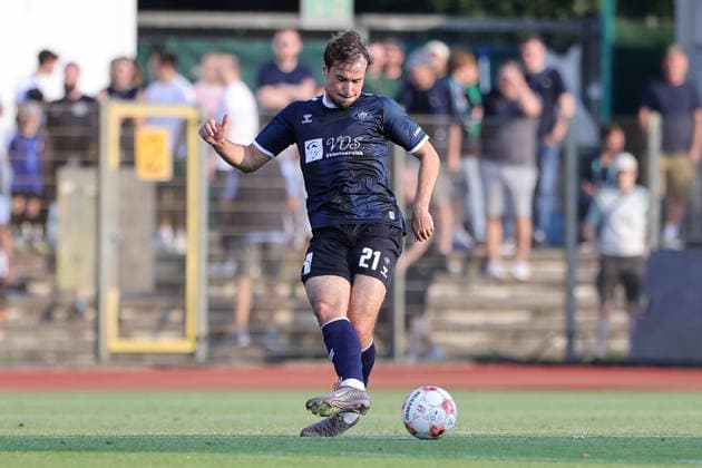 Nick Otto (VfB Oldenburg, 21) am Ball, Freisteller, Einzelbild, Ganzkörper, Aktion, Action, Spielszene, 31.07.2026, Bremen (Deutschland), Fussball, Regionalliga Nord, SV Werder Bremen II - VfB Oldenburg *** Nick Otto, VfB Oldenburg, 21 with the ball, isolated shot, single frame, full body, action, game scene, July 31, 2026, Bremen, Germany, soccer, Regionalliga Nord, SV Werder Bremen II vs. VfB Oldenburg xobx