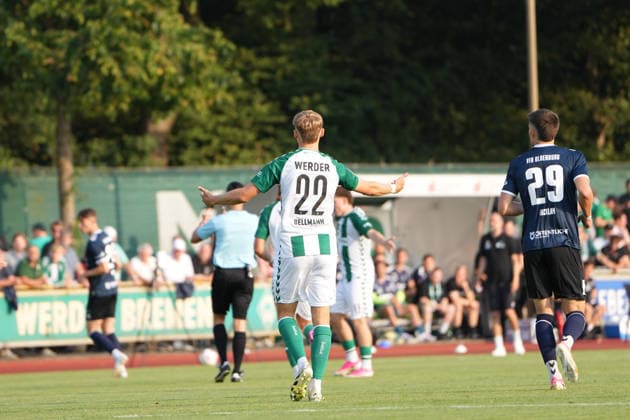 Fußball I Herren I Saison 2026-2027 I Regionalliga Nord I 1. Spieltag I SV Werder Bremen U23 - VfB Oldenburg I 31.07.2026 Paul Bellmann (22, SV Werder Bremen II) fordert ein Foulspiel Bremen Stadiongelände Platz 11 Bremen Deutschland *** Soccer I Men s I 2026–2027 Season I Regionalliga Nord I Matchday 1 I SV Werder Bremen U23 vs. VfB Oldenburg I July 31, 2026 Paul Bellmann 22, SV Werder Bremen II appeals for a foul Bremen Stadium Grounds Field 11 Bremen, Germany Copyright: xLobeca JonasxBoningx