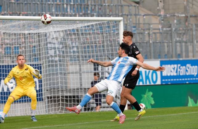 CFC vs BFC Preussen 31.07.2026 Chemnitz, eins Stadion- An der Gellertstrasse, Fussball, Regionalliga Nordost 2026 2027, 2. Spieltag , CFC, CFC vs BFC Preussen vlnr: Florian Palmowski, Domenico Alberico und Alexander Dikarev Chemnitz Sachsen BRD *** CFC vs. BFC Preussen, July 31, 2026, Chemnitz, eins Stadium on Gellertstrasse, Sports, Soccer, Northeast Regional League 2026–2027, Matchday 2, CFC, CFC vs. BFC Preussen (from left to right): Florian Palmowski, Domenico Alberico, and Alexander Dikarev, Chemnitz, Saxony, Germany