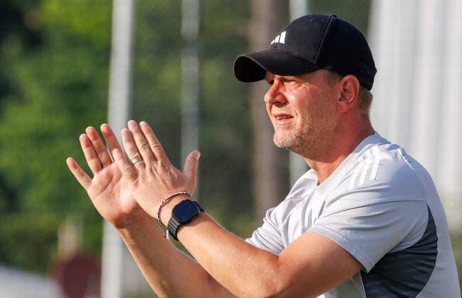 31.07.2026 - Fussball - Saison 2026 2027 - Regionalliga Bayern - 02. Spieltag: 1. FC Nürnberg FCN II ( Club ) - SpVgg Unterhaching - DaMa - xdaxmax - Andreas Andy Wolf (Trainer 1. FC Nürnberg FCN II ) zeigt an gestikuliert dirigiert gibt Anweisungen *** July 31, 2026 Soccer Season 2026–2027 Bavarian Regional League Matchday 02 1. FC Nürnberg FCN II vs. SpVgg Unterhaching Women s Team xdaxmax Andreas Andy Wolf, Coach of 1. FC Nürnberg FCN II, gives instructions, gesturing and directinggives instructions