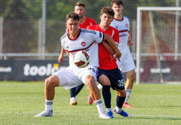 Sport Bilder des Tages 31.07.2026 - Fussball - Saison 2026 2027 - Regionalliga Bayern - 02. Spieltag: 1. FC Nürnberg FCN II ( Club ) - SpVgg Unterhaching - DaMa - xdaxmax - Joel Skowronek (39, 1. FC Nürnberg FCN II ) Constantin Strunz (38, SpVgg Unterhaching ) *** July 31, 2026 Soccer Season 2026–2027 Bavarian Regional League Matchday 02 1. FC Nürnberg FCN II vs. SpVgg Unterhaching Women s Team xdaxmax Joel Skowronek 39, 1 FC Nuremberg FCN II Constantin Strunz 38, SpVgg Unterhaching