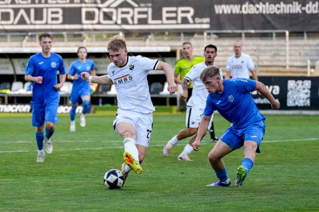 v.li.: Stefan Maderer (SVS, 27), Maiko Rene Hertel (TSG, 18), Zweikampf, Spielszene, Duell, duel, tackle, tackling, Dynamik, Action, Aktion, 31.07.2026, Sandhausen (Deutschland), Fussball, bfv-Verbandspokal, 3. Runde, SV Sandhausen - TSG 1862 09 Weinheim *** From left: Stefan Maderer (SVS), 27, Maiko Rene Hertel (TSG), 18, tackle, game scene, duel, tackle, tackling, dynamic, action, July 31, 2026, Sandhausen, Germany, soccer, bfv Association Cup, 3rd round, SV Sandhausen vs. TSG 1862 09 Weinheim xozx