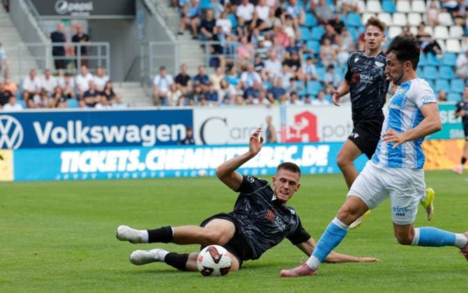CFC vs BFC Preussen 31.07.2026 Chemnitz, eins Stadion- An der Gellertstrasse, Fussball, Regionalliga Nordost 2026 2027, 2. Spieltag , CFC, CFC vs BFC Preussen rechts Domenico Alberico Chemnitz Sachsen BRD *** CFC vs. BFC Preussen, July 31, 2026, Chemnitz, eins Stadium on Gellertstrasse, Sports, Soccer, Northeast Regional League 2026–2027, Matchday 2, CFC, CFC vs. BFC Preussen, referee: Domenico Alberico, Chemnitz, Saxony, Germany