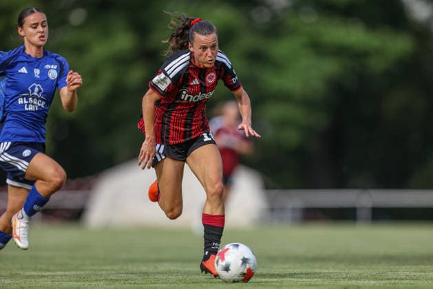 GER, Bad Nauheim, Eintracht Frankfurt vs Racing Strasbourg, Vorbereitung, Fussball, DFB, Spielzeit 2026 2027, Sportplatz Bad Nauheim, Testspiel im Bild: Hayley Raso (Eintracht Frankfurt Frauen 7) DFB DFL REGULATIONS PROHIBIT ANY USE OF PHOTOGRAPHS AS IMAGE SEQUENCES AND OR QUASI-VIDEO, 31.07.2026 *** GER, Bad Nauheim, Eintracht Frankfurt vs. Racing Strasbourg, Preseason, Soccer, DFB, 2026–2027 Season, Bad Nauheim Sports Field, Friendly Match Photo: Hayley Raso, Eintracht Frankfurt Women’s Team 7. DFB and DFL regulations prohibit any use of photographs as image sequences and or quasi-video. July 31, 2026 Copyright: HMBxMedia HendrikxHamelau